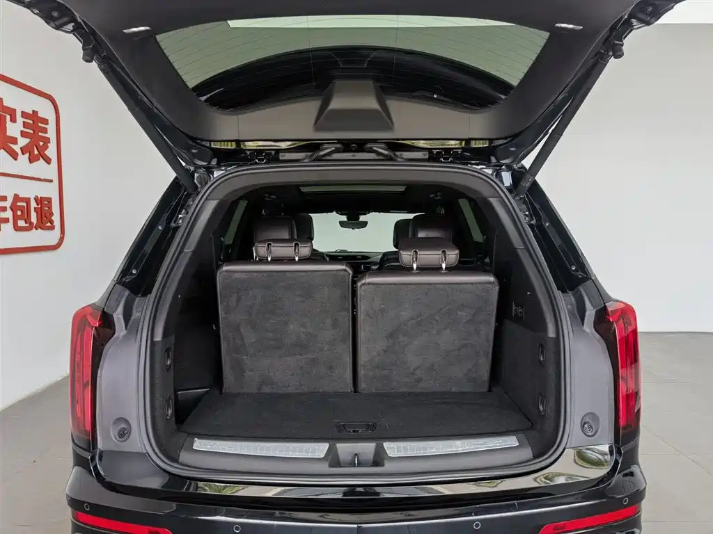 CADILLAC XT6