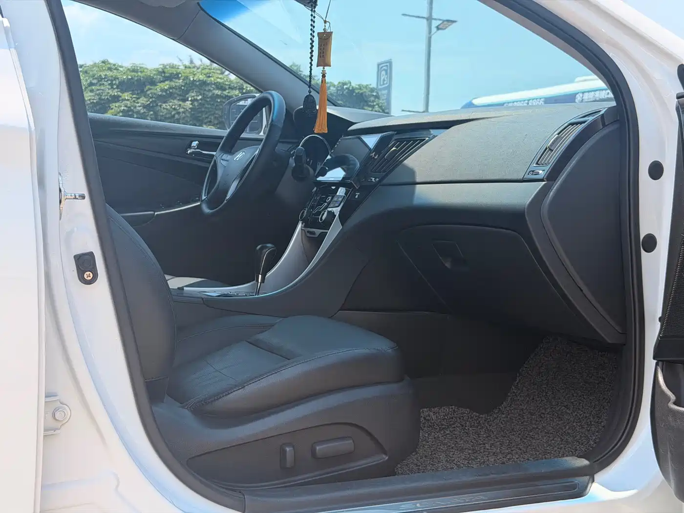 Hyundai Sonata 2013 2.0L Automatic Luxury Edition фото 6