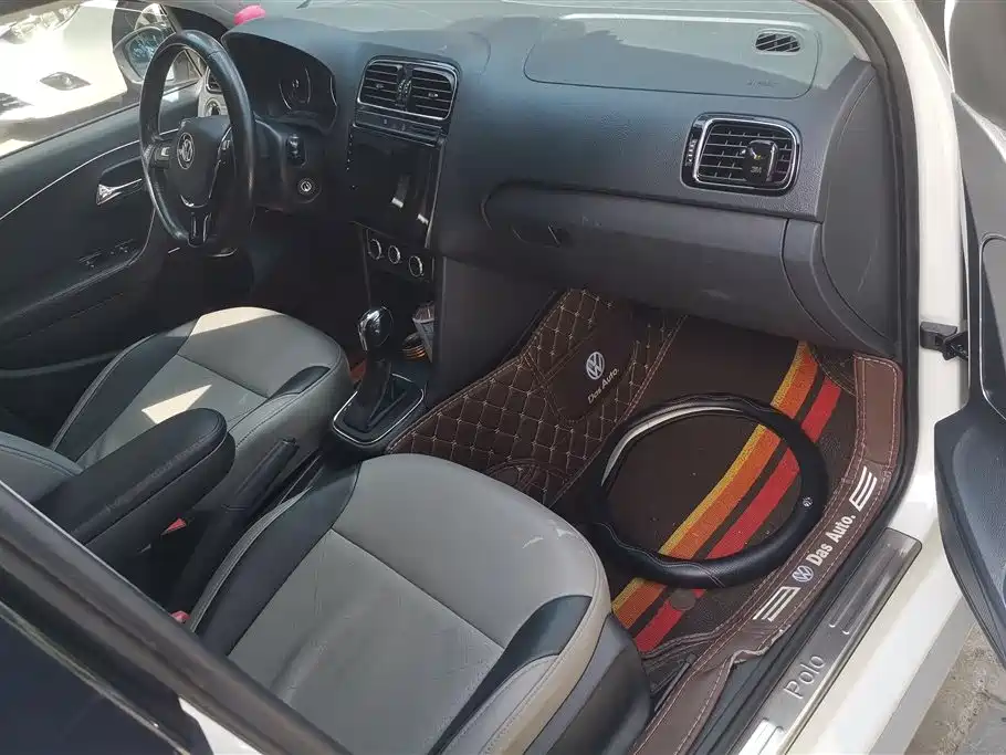 Volkswagen Polo 2014 1.6L Automatic Comfort Edition фото 8