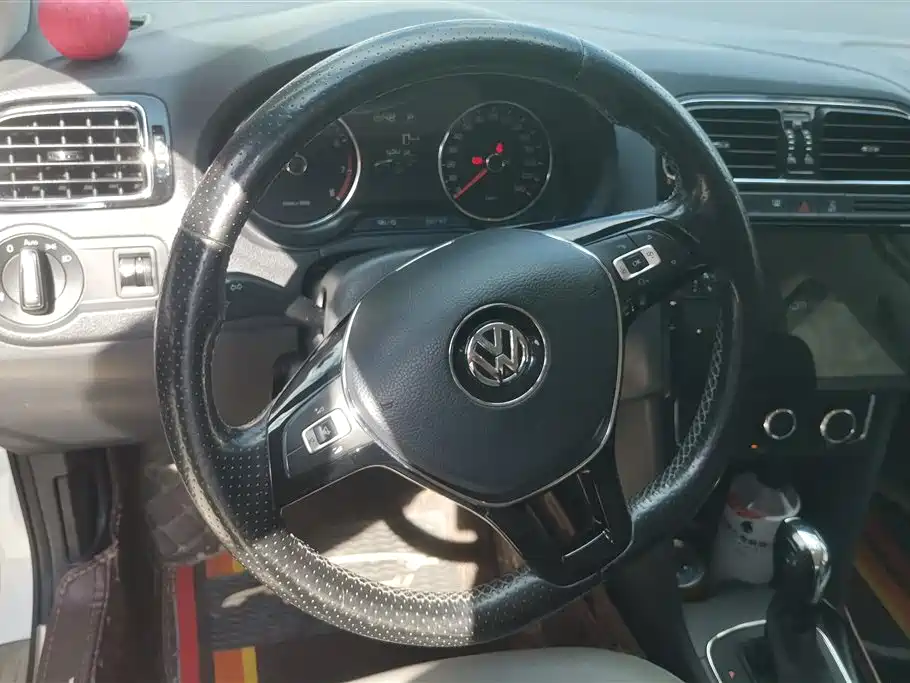 Volkswagen Polo 2014 1.6L Automatic Comfort Edition фото 15