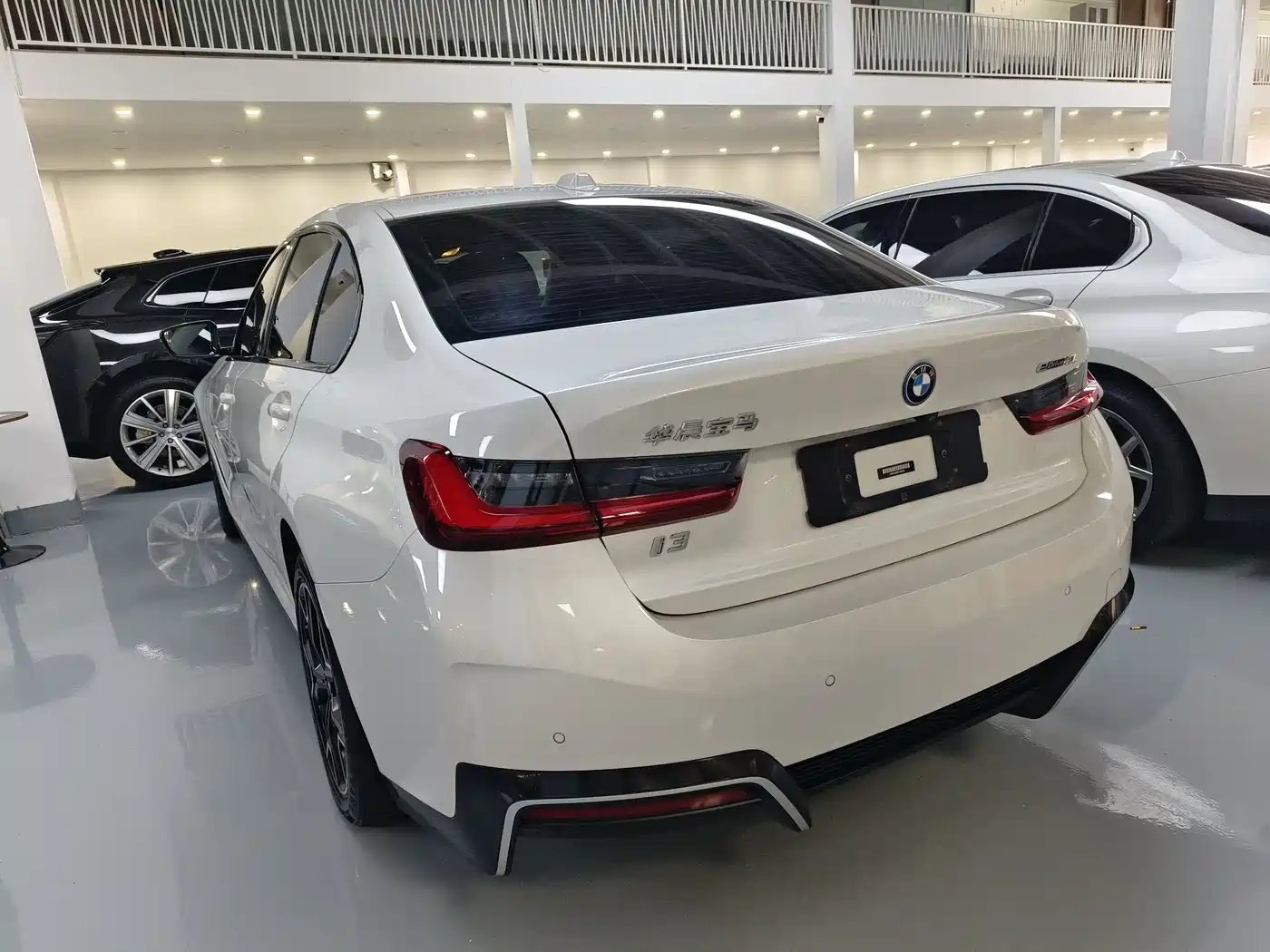 BMW i3 2023 eDrive 40 L Shadowline Package фото 14