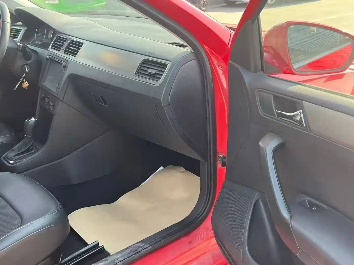 Škoda Skoda Rapid Spaceback 2016 Facelift 1.6L Automatic Innovation Edition фото 2