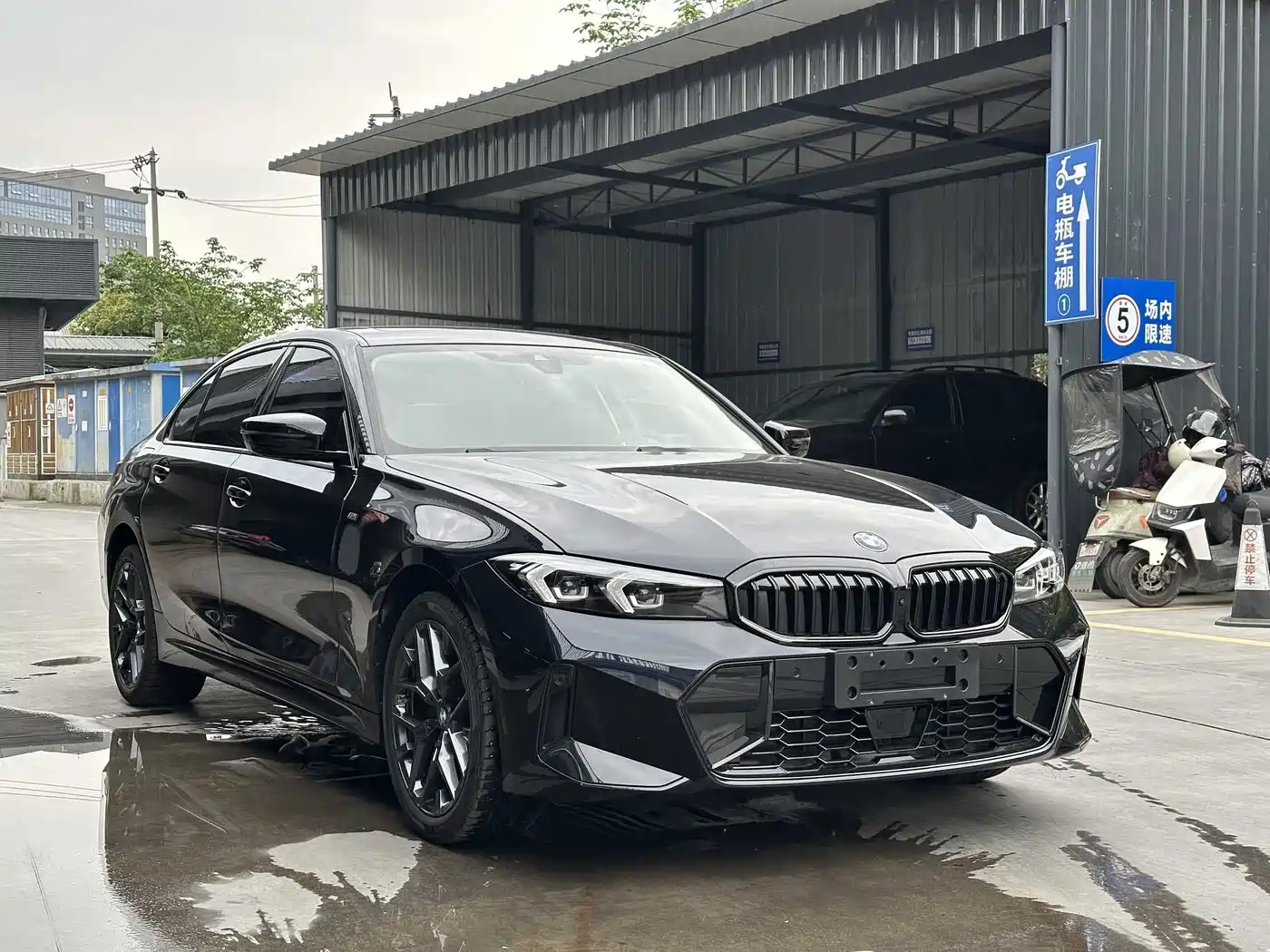 BMW 3 Series 2025 330Li M Sport Night Edition фото 3