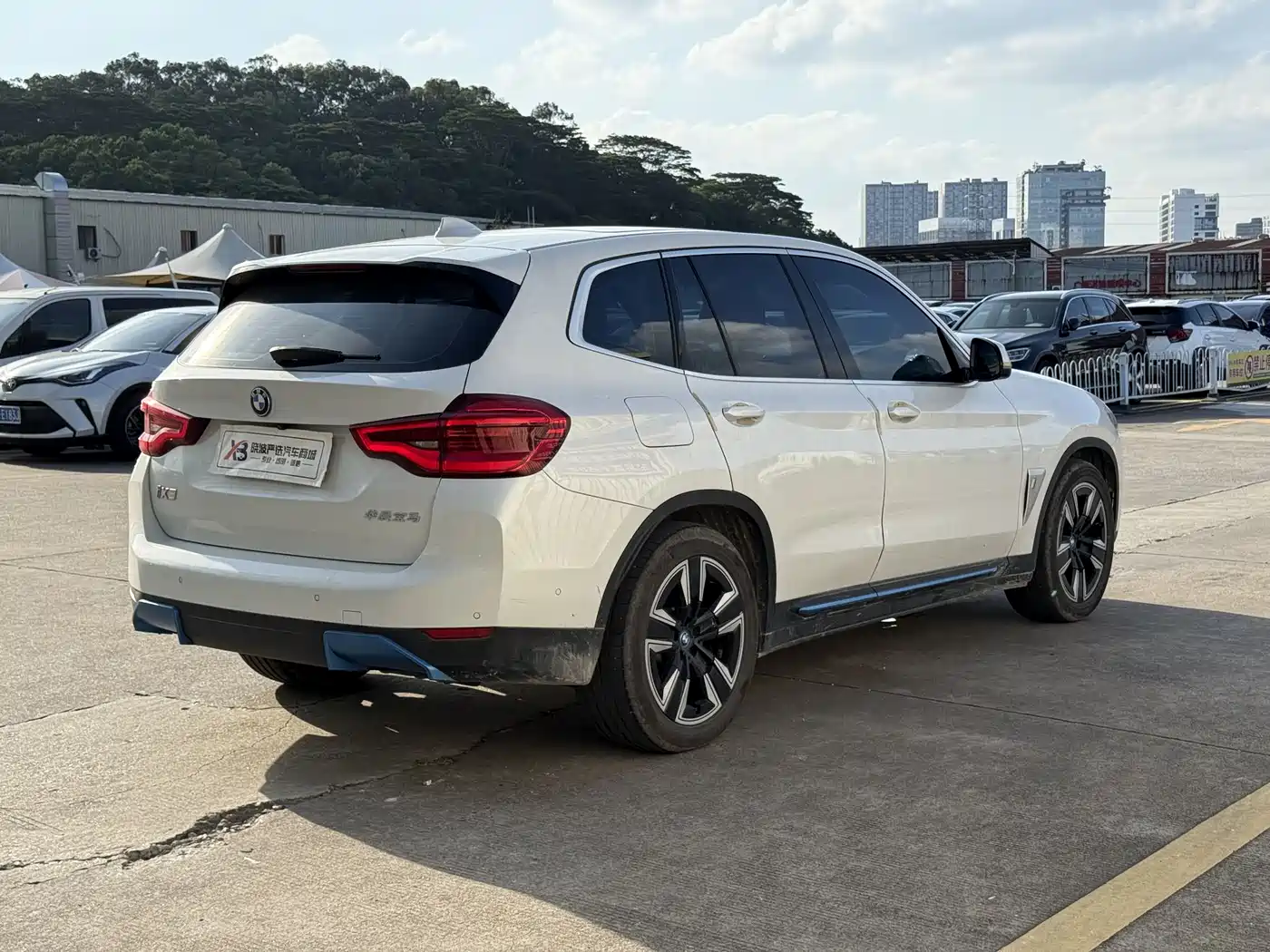 BMW iX3 2021 Leading фото 5