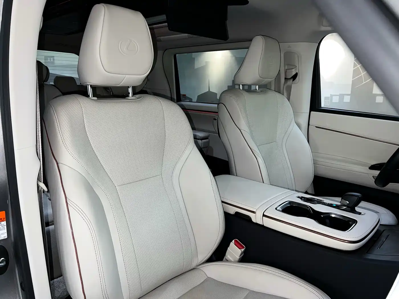 Lexus LM 2025 Model 500h Six-Seater Prestige Edition фото 8
