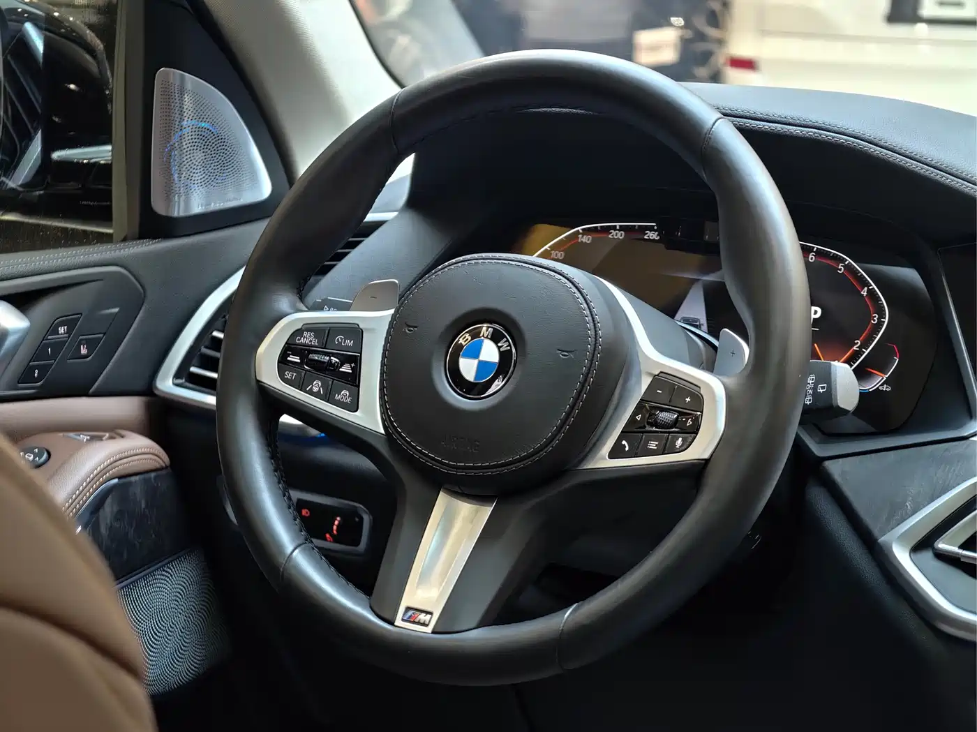 BMW X5 (Import) 2021 xDrive40i Exclusive M Sport Package фото 24