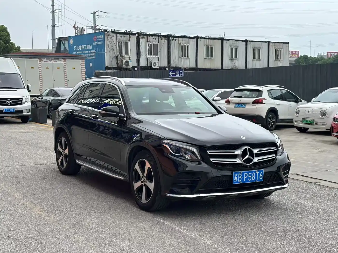 Mercedes-Benz GLC 2018 Facelift GLC 260 4MATIC Luxury фото 3