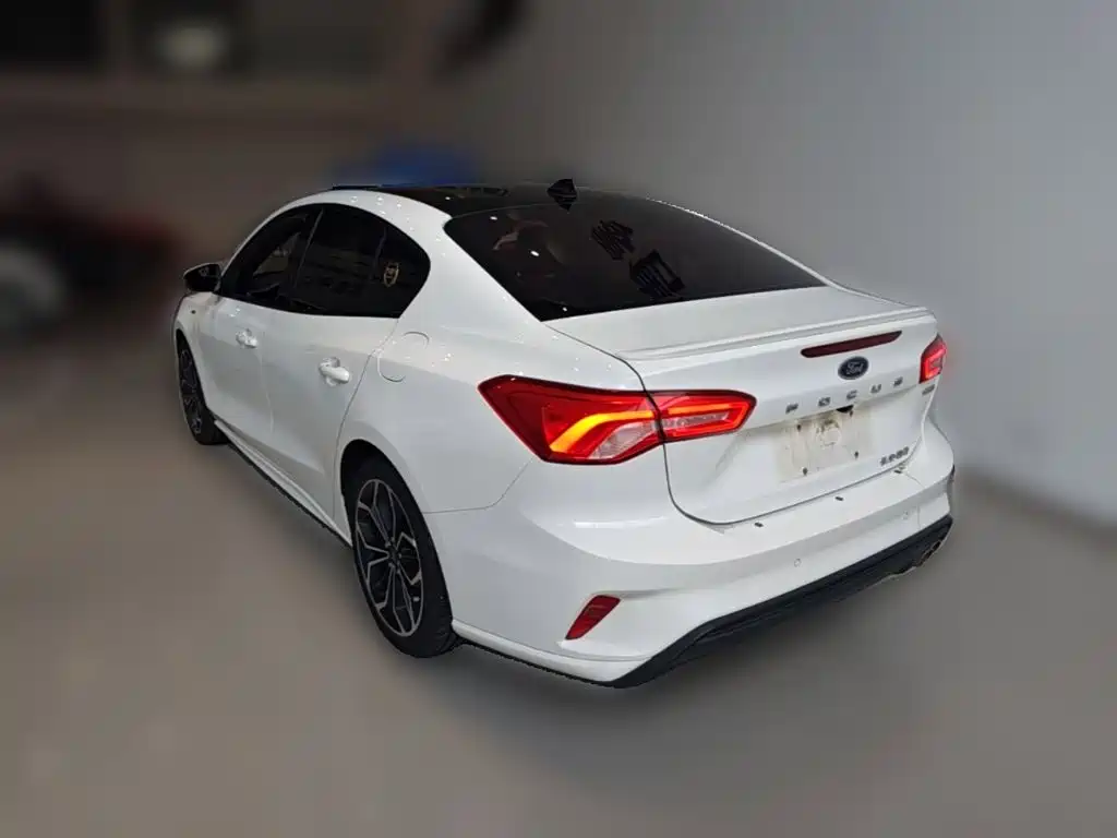 Фото 7 - Ford Focus