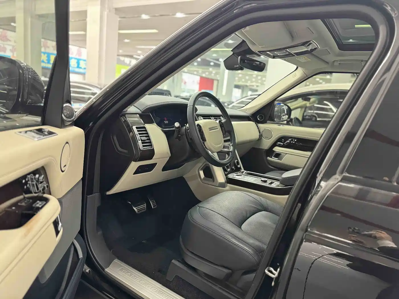 Land Rover Range Rover 2021 3.0 L6 Heritage Edition фото 9