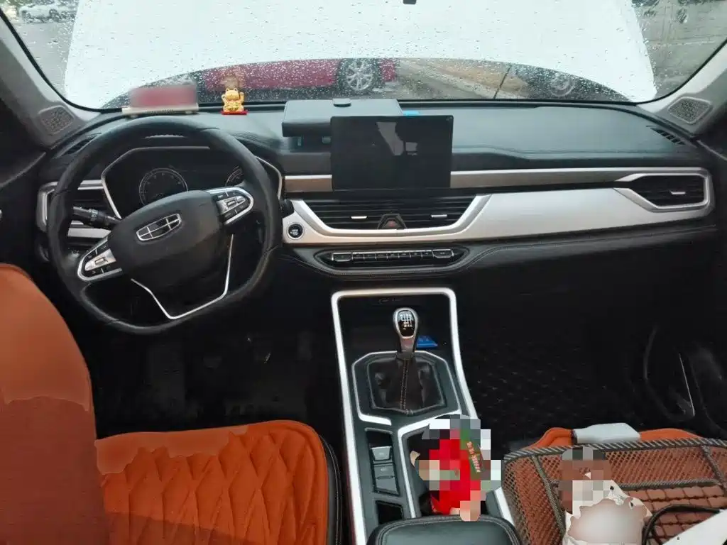 Фото 10 - Geely Emgrand X6