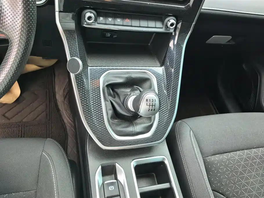 Haval M6 2021 PLUS 1.5T Manual Elite Smart Connect фото 16