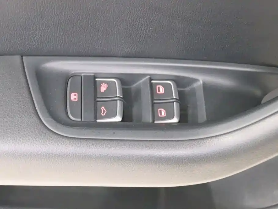 Фото 17 - Audi A6L