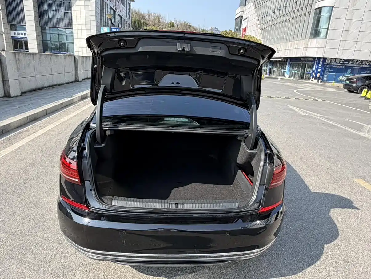 Volkswagen Passat 2023 Facelift 330TSI Elite Edition фото 12