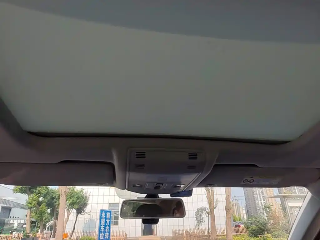 VOLKSWAGEN T-ROC EXPLORING SONGS