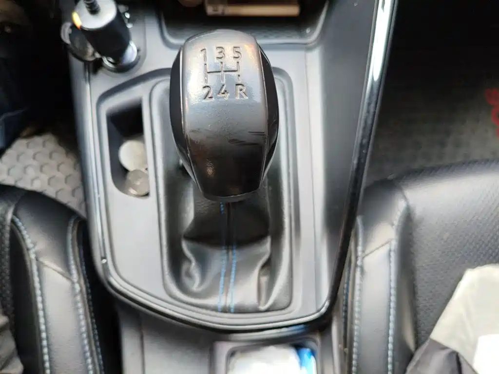 Peugeot 308 2018 1.6L Manual Fashion Edition фото 11
