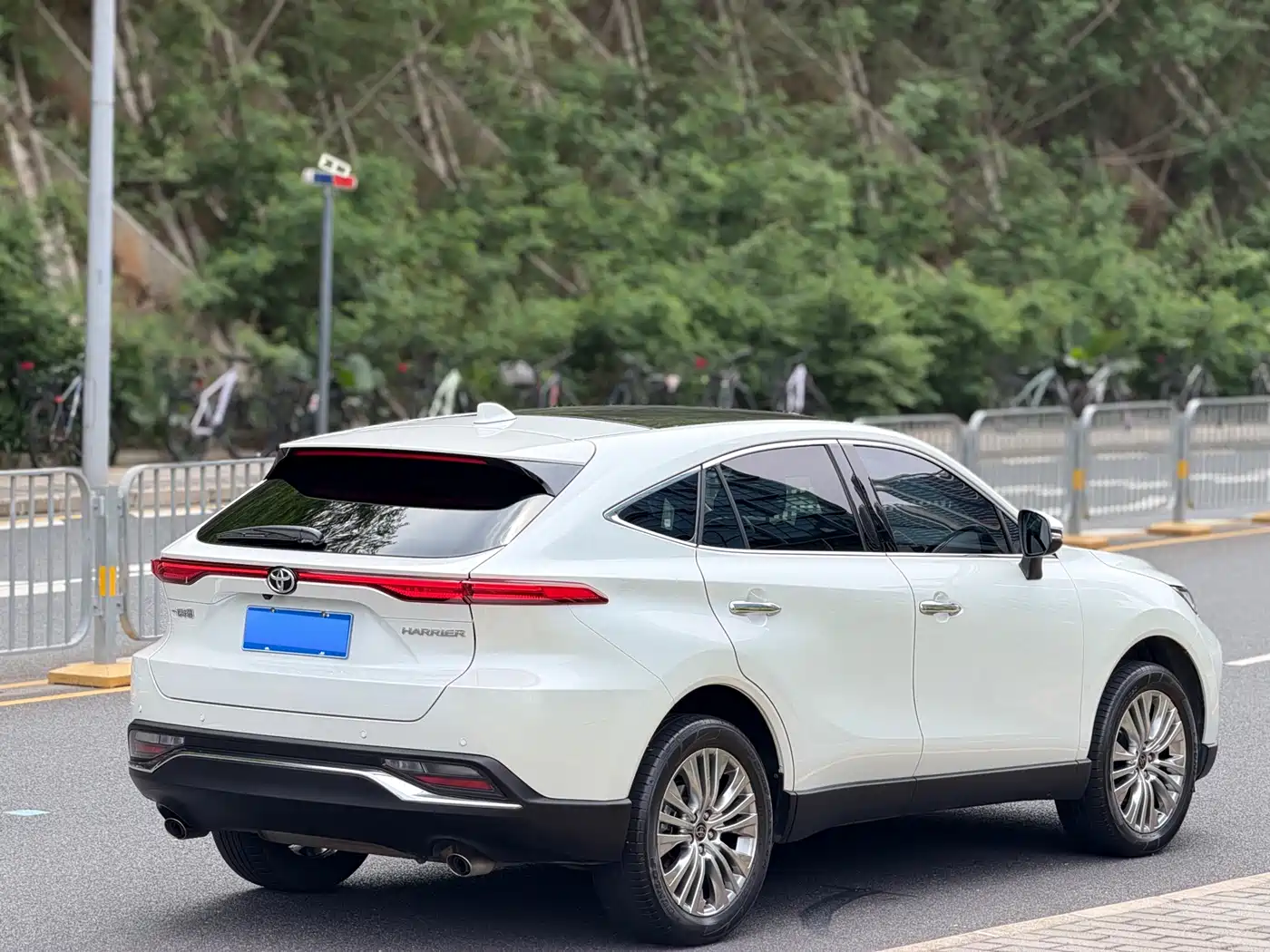 Toyota Lingfang HARRIER 2022 2.0L CVT 2WD Premium Edition фото 11