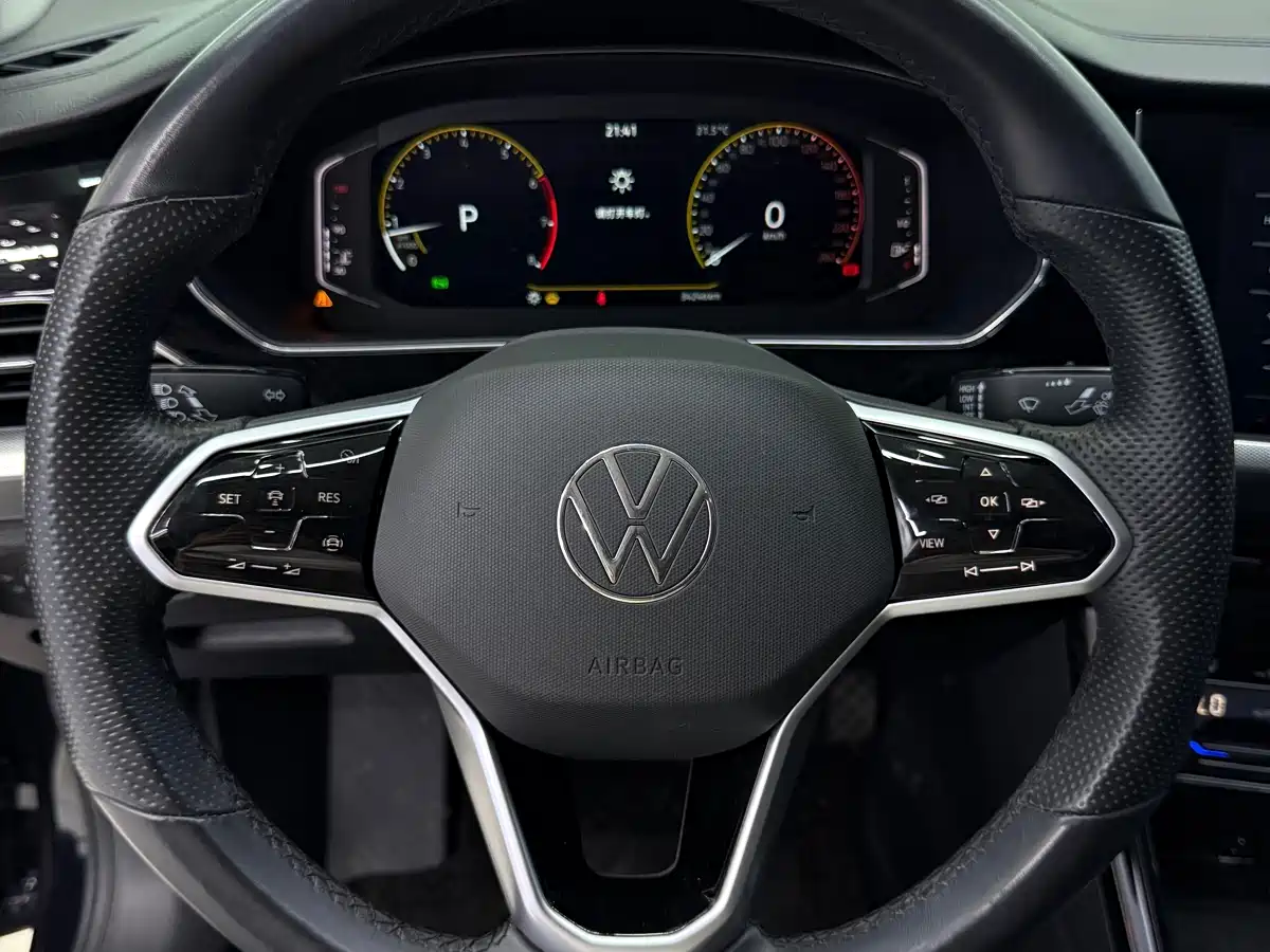 Volkswagen Passat 2023 280TSI Elite Edition фото 16