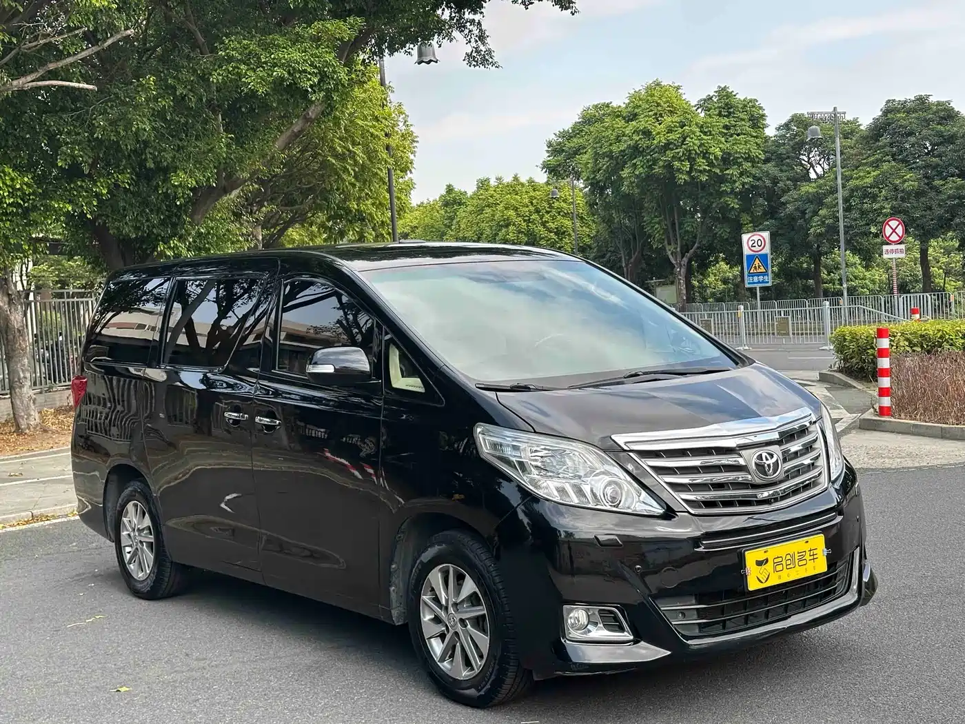 Toyota Alphard 2012 3.5L Luxury Edition фото 3