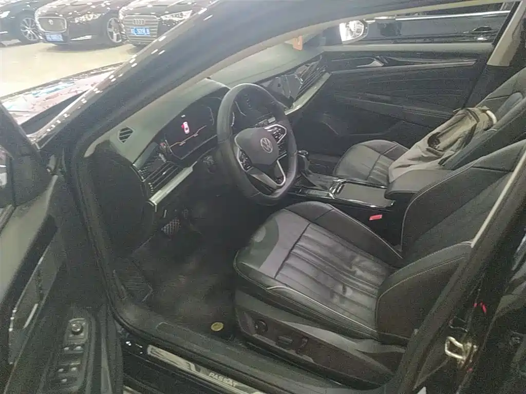Volkswagen Passat 2023 330TSI Starlight Elite Edition фото 12