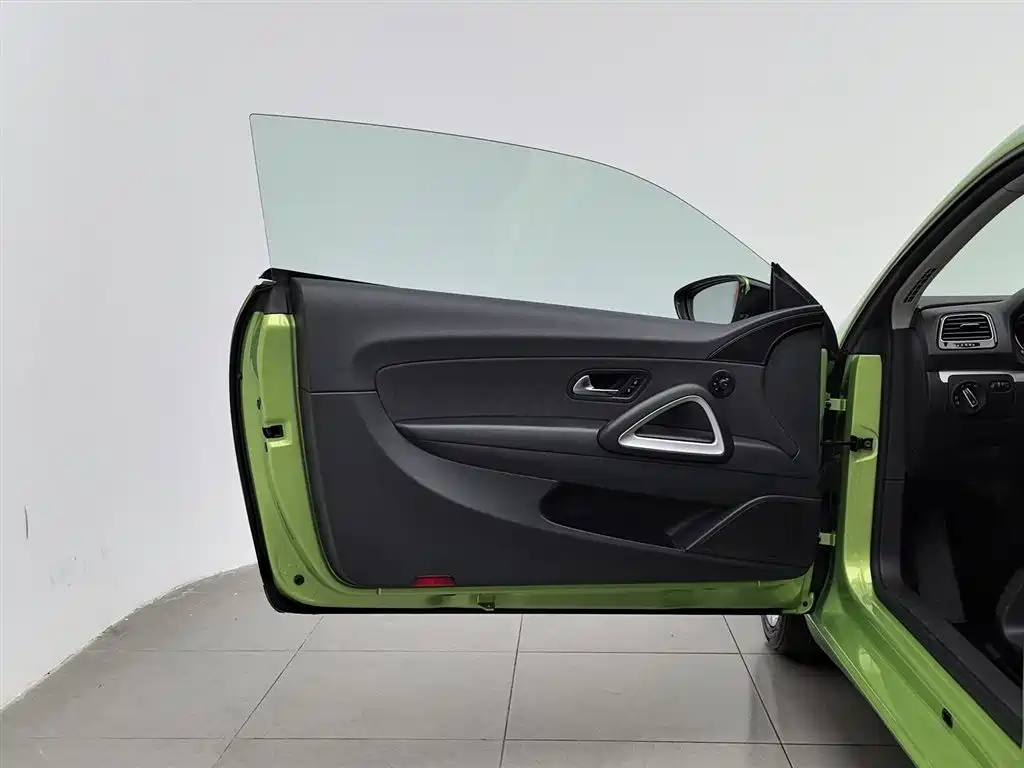 Volkswagen Scirocco 2015 1.4TSI Trend Edition фото 8