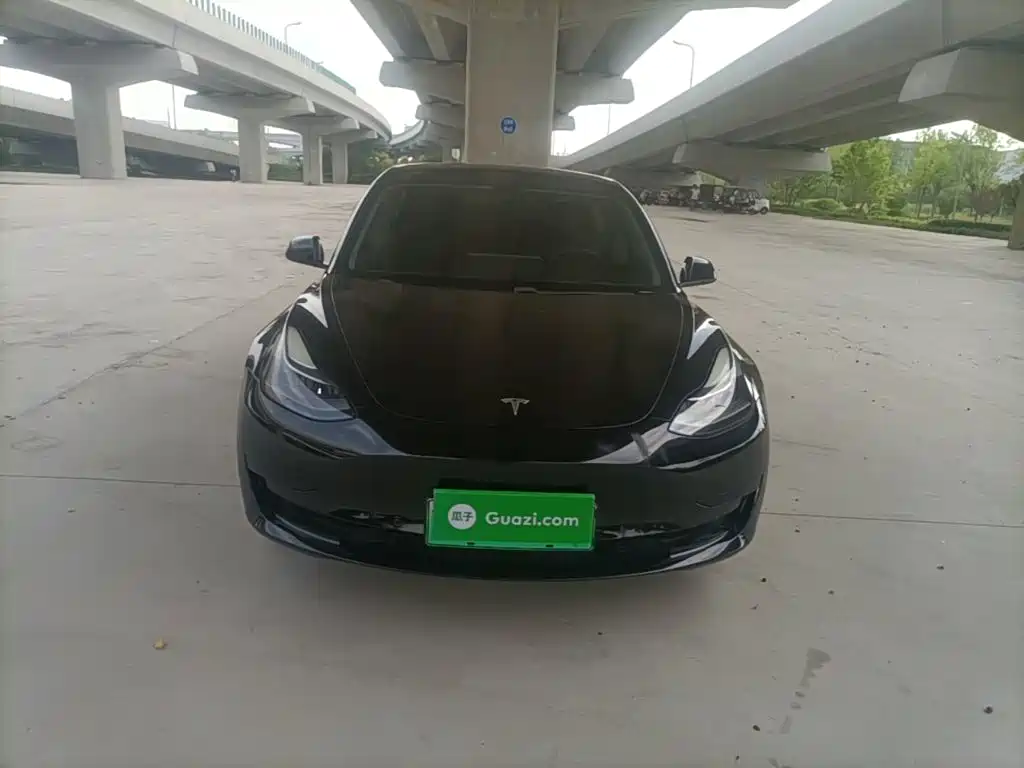 Фото 3 - Tesla Model 3