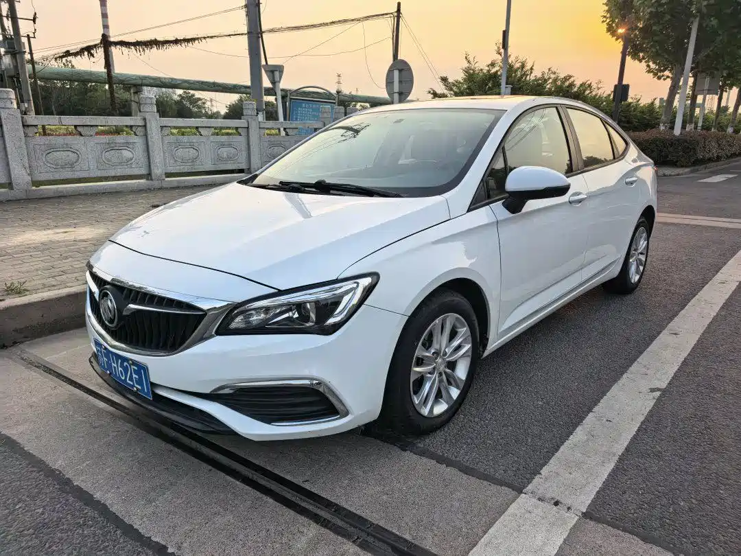 Buick Verano 2018 Sedan 20T Dual Clutch Leading