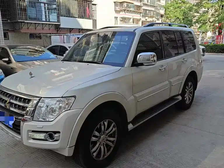 Mitsubishi Pajero (Import)