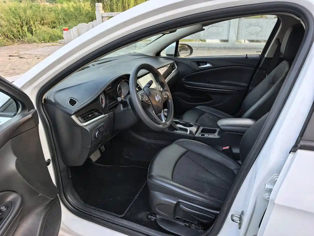 Buick Verano 2018 Sedan 20T Dual Clutch Leading фото 4