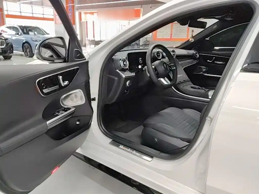 Mercedes-Benz C-Class 2025 Facelift C 260 L Night Sport Edition фото 16