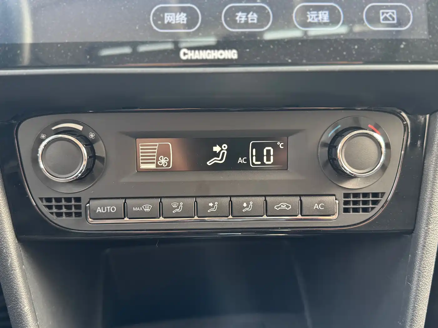 Volkswagen Polo 2014 1.4L Automatic Luxury Edition фото 19