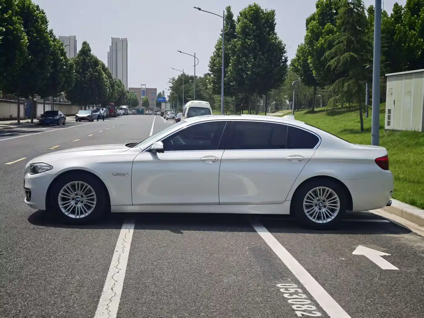 BMW 5 Series 2014 525Li Leading фото 15