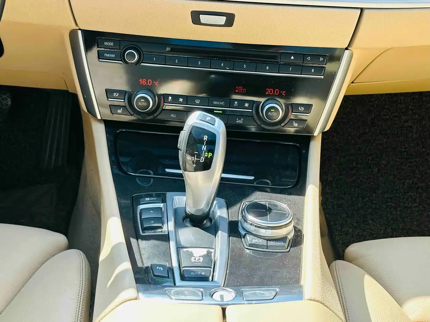 BMW 5 Series GT 2013 535i Leadership фото 16