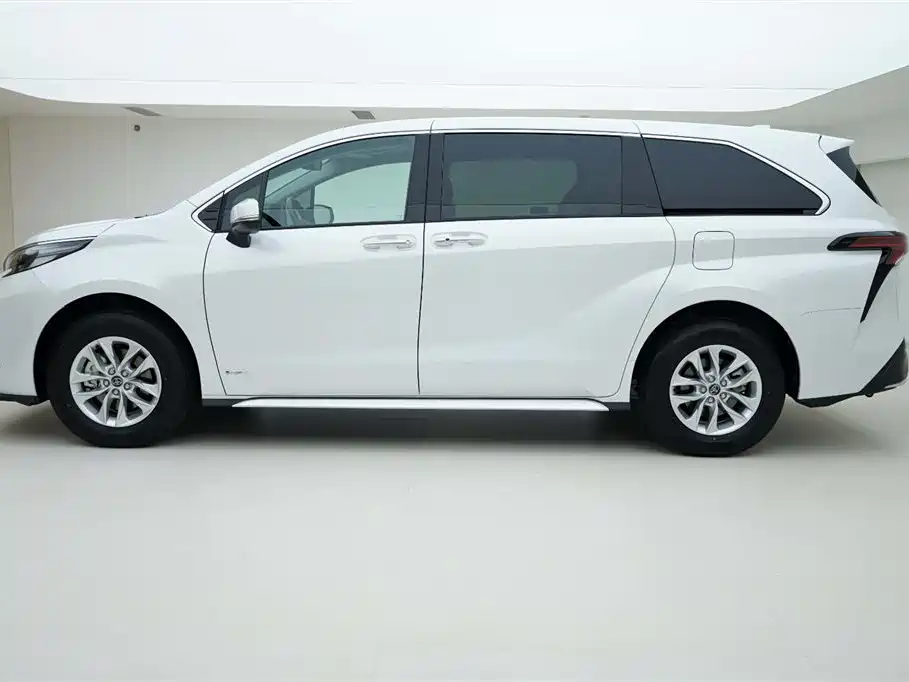 Toyota Granvia 2024 2.5L Hybrid Comfort фото 3