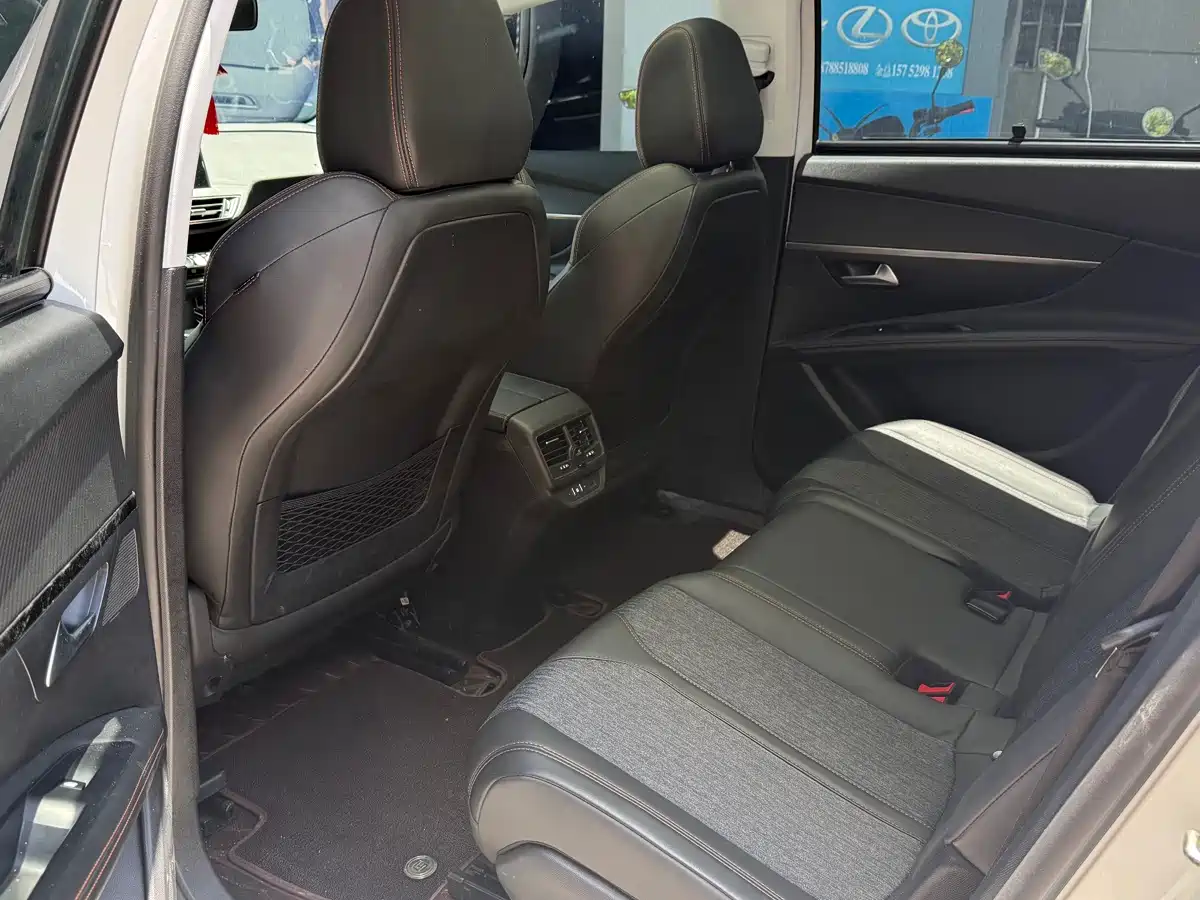 Фото 6 - Peugeot 5008