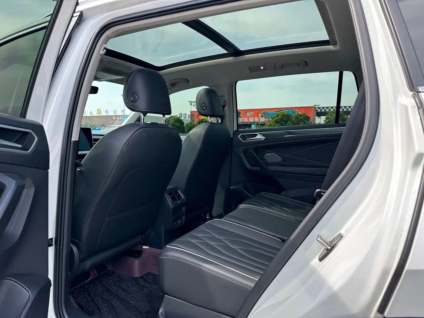 Volkswagen Tiguan L 2024 Outstanding 330TSI Auto 2WD R-Line Dragon Glory Edition фото 8