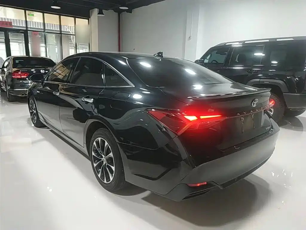 Toyota Avalon 2022 Hybrid 2.5L Luxury Edition фото 5
