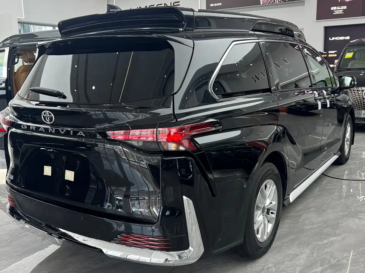 Toyota Granvia 2026 Model 2.5L Hybrid Comfort Edition фото 16