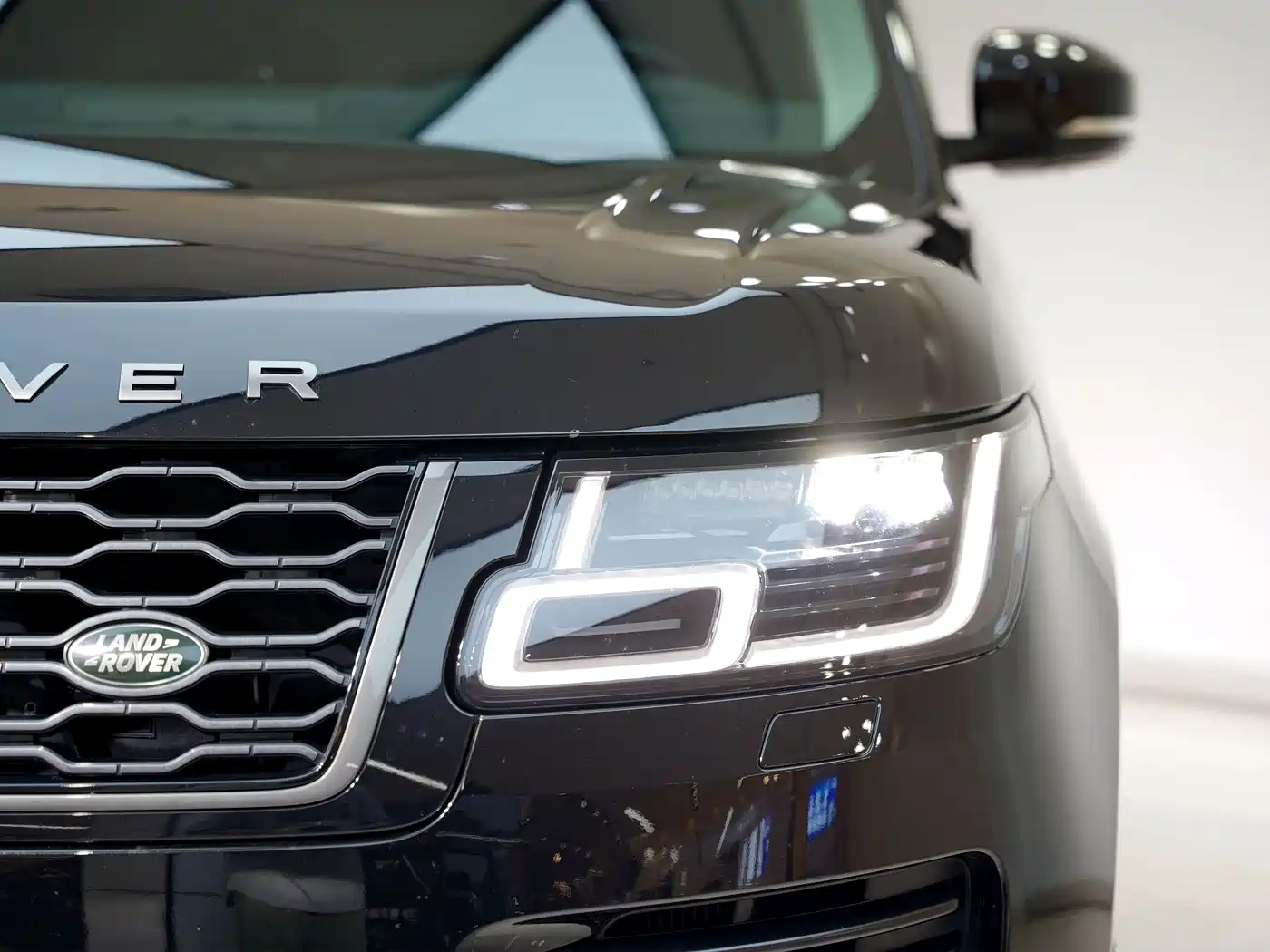 Land Rover Range Rover 2021 3.0 L6 Golden Age Edition фото 8