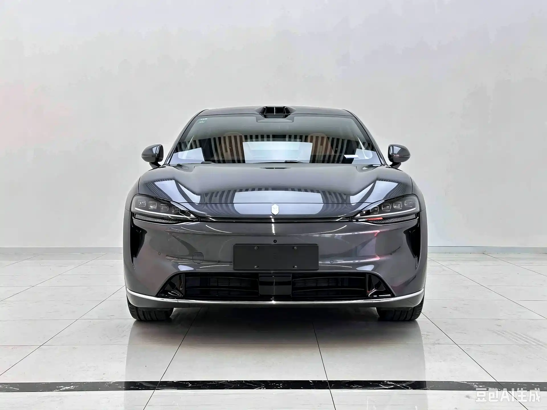 Photo 2 - Zhijie Luxeed R7