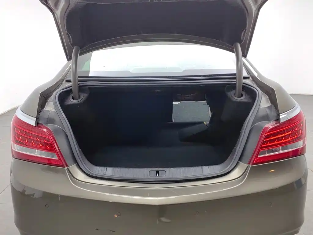 Photo 16 - Buick LaCrosse
