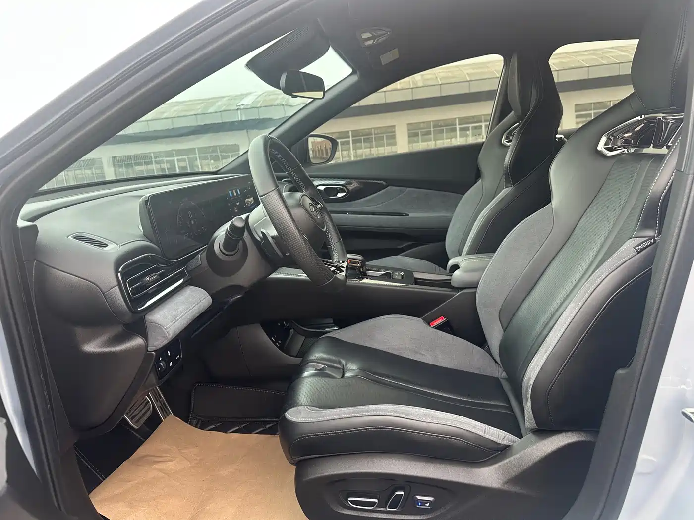 GAC Trumpchi Trumpchi Emkoo 2024 Model 400T Auto Shadow Leopard R PRO Edition фото 5