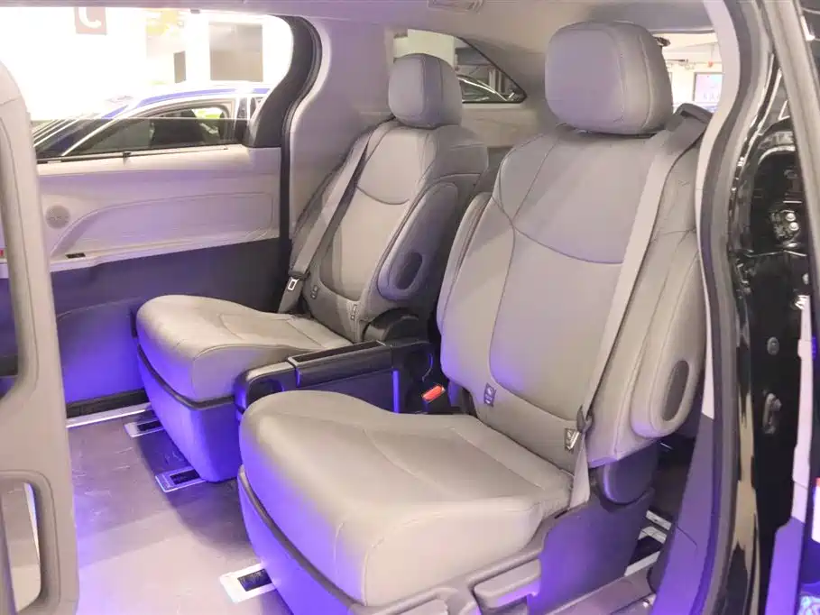 Toyota Granvia 2023 2.5L Hybrid Comfort Edition фото 20