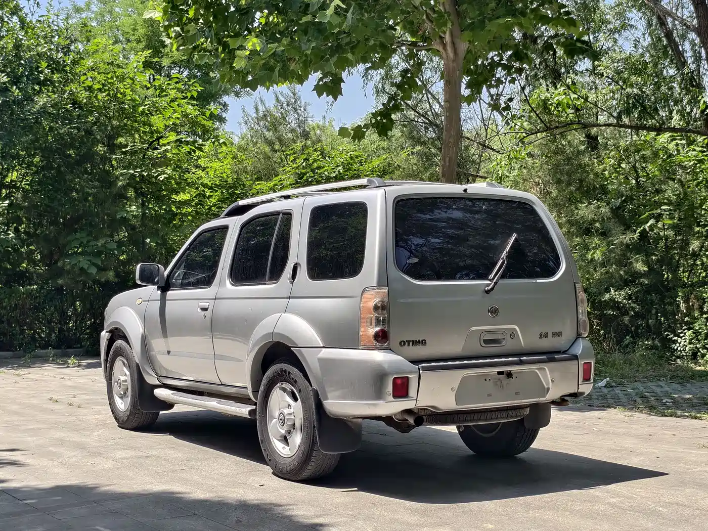 Dongfeng Odin 2010 2007 2.4L Manual 2WD Luxury Edition
