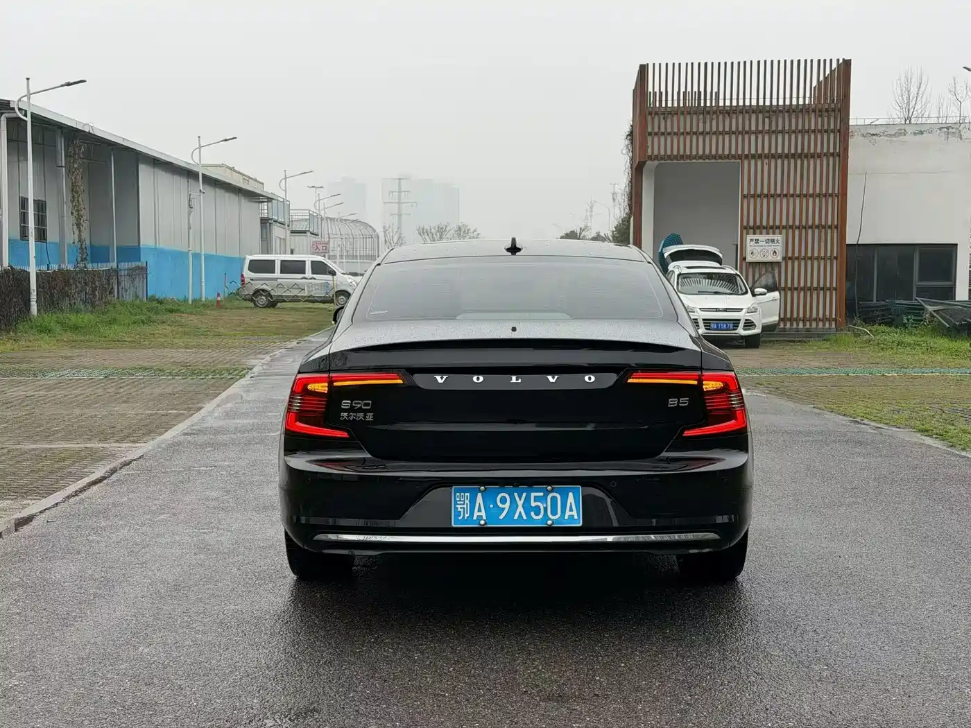 VOLVO S90