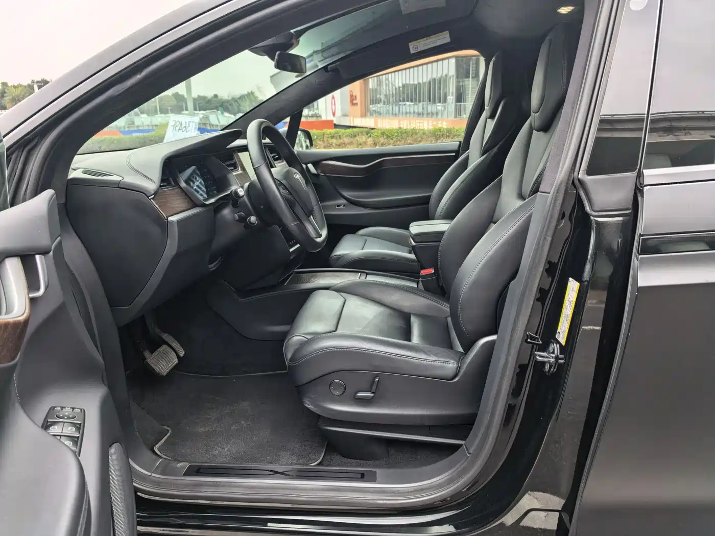 TESLA MODEL X