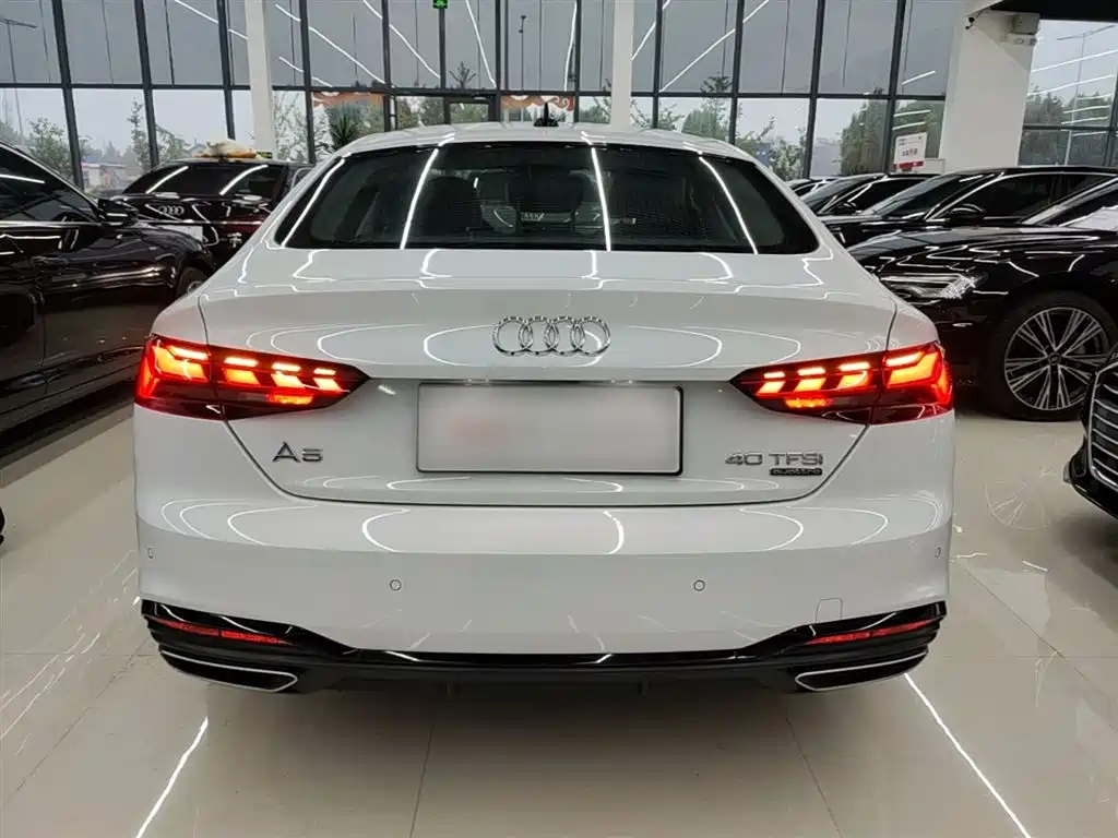 Audi A5 (Import) 2024 Sportback 40 TFSI quattro Luxury Dynamic фото 4