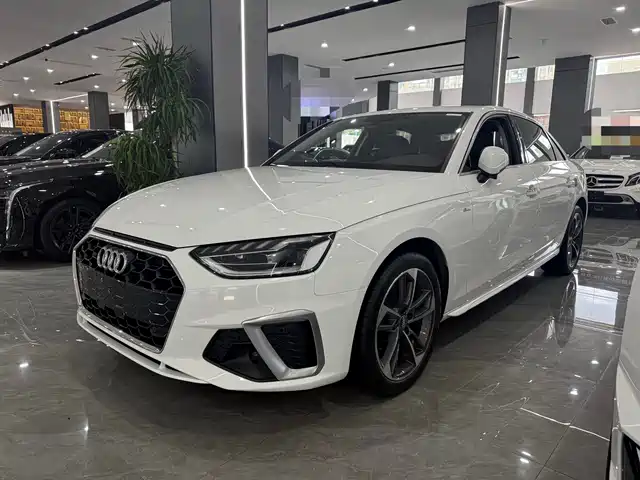 Audi A4L 40 TFSI, Стиль Драйв