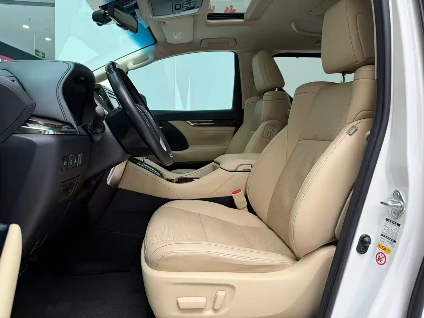 Toyota Alphard 2018 Facelift 3.5L Luxury Edition фото 4