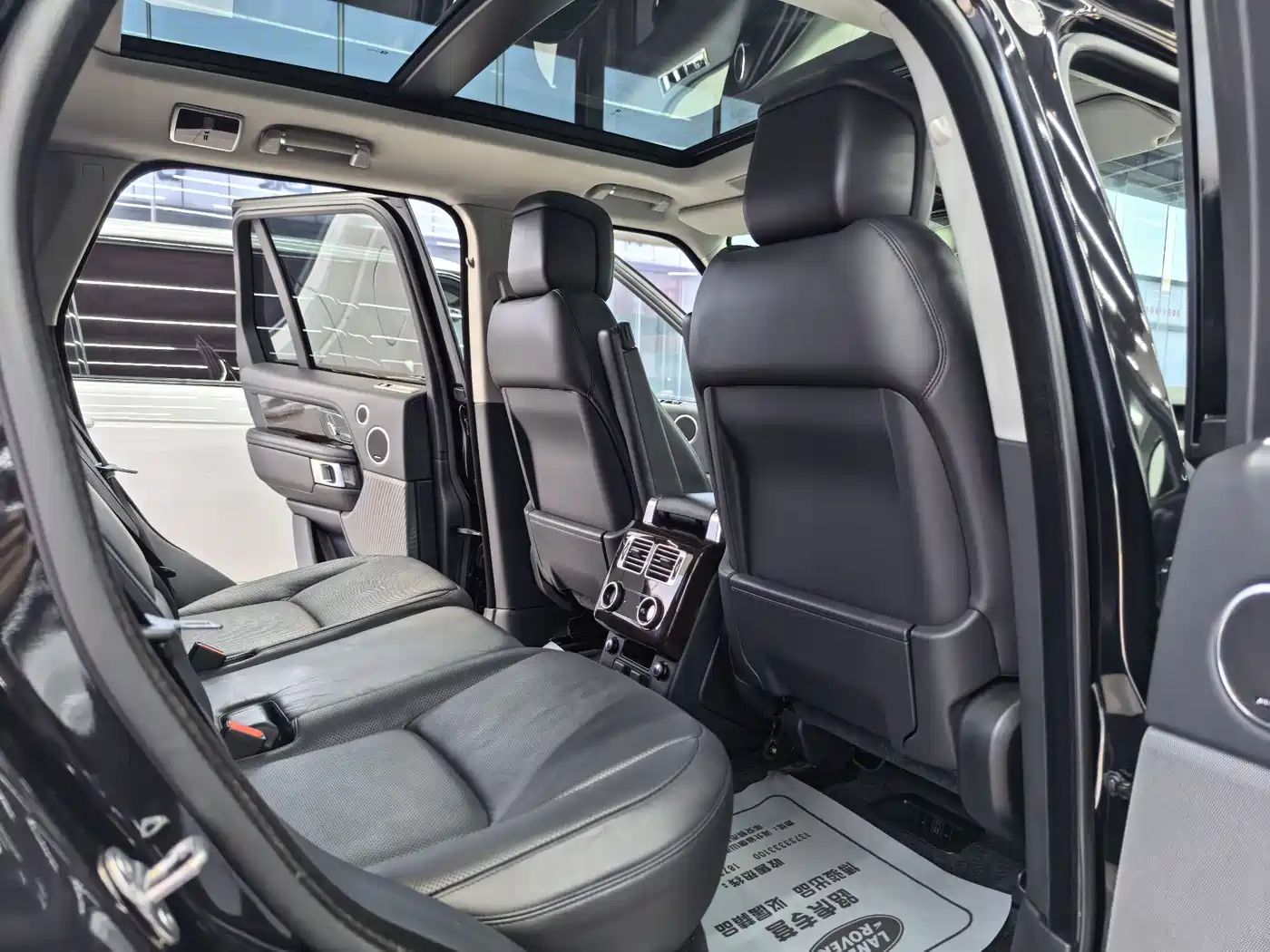 Land Rover Range Rover 2020 3.0 L6 Heritage Edition фото 9