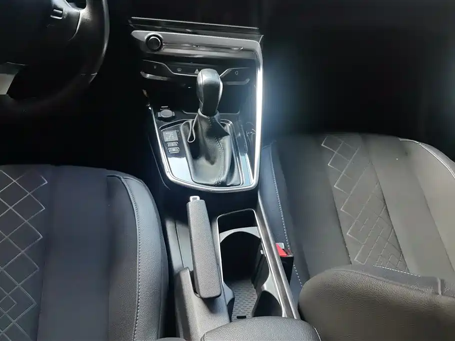 Peugeot 308 2016 230THP Automatic Luxury фото 16